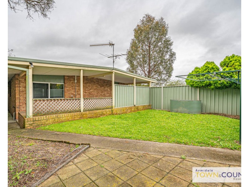 2/22 Butler Lane, Armidale NSW 2350