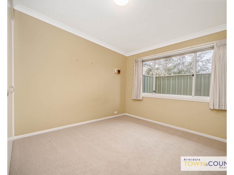 2/22 Butler Lane, Armidale NSW 2350
