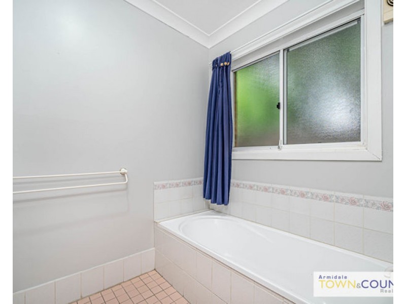 2/22 Butler Lane, Armidale NSW 2350