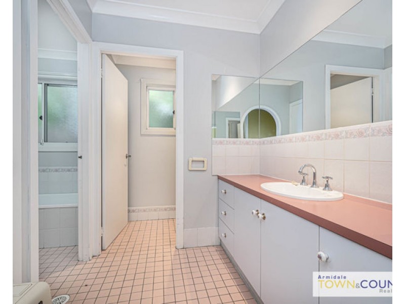 2/22 Butler Lane, Armidale NSW 2350