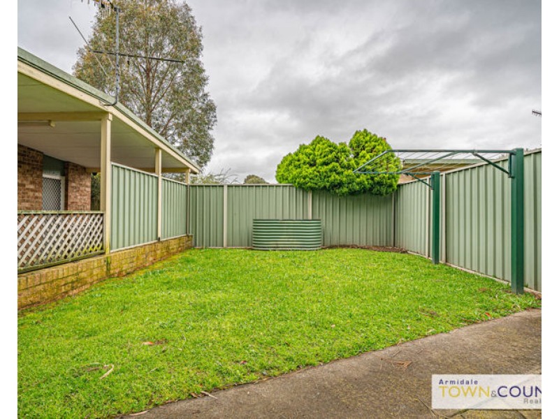 2/22 Butler Lane, Armidale NSW 2350