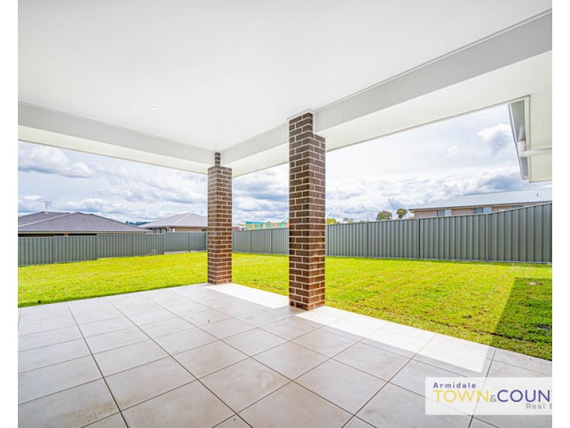 8 Bruce Close, Armidale NSW 2350