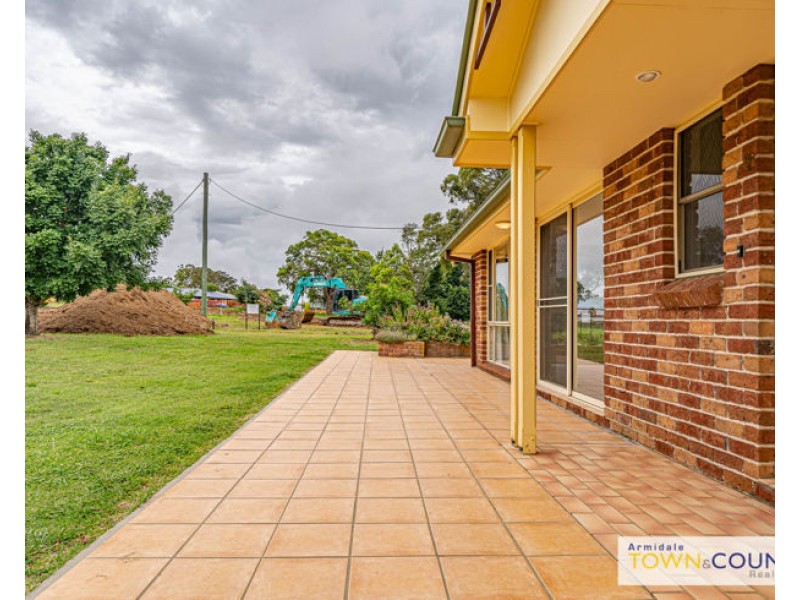 17 Campbell Parade, Armidale NSW 2350