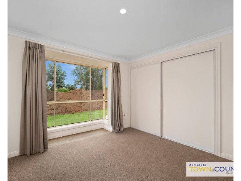 17 Campbell Parade, Armidale NSW 2350