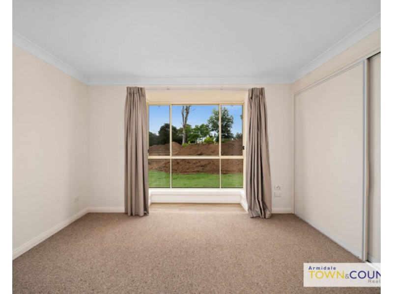 17 Campbell Parade, Armidale NSW 2350