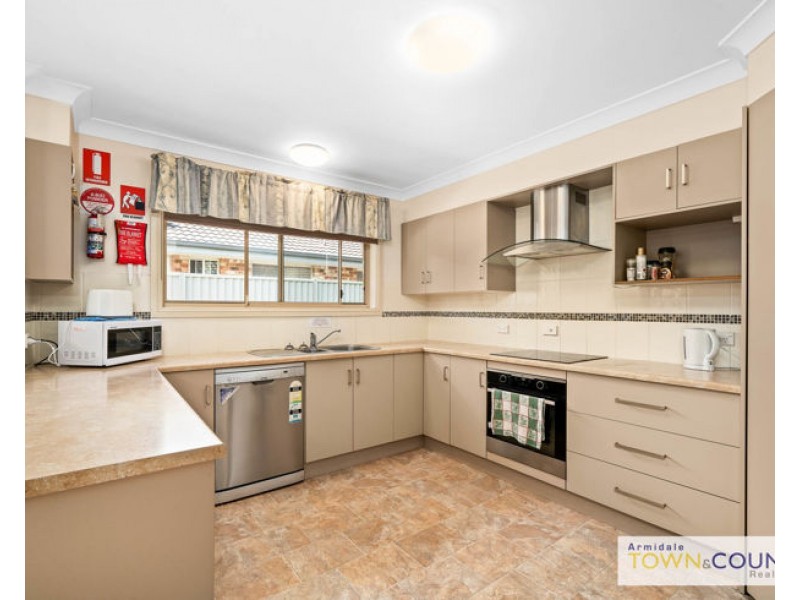 8 Rusden Court, Armidale NSW 2350