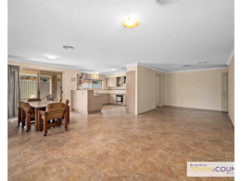 8 Rusden Court, Armidale NSW 2350