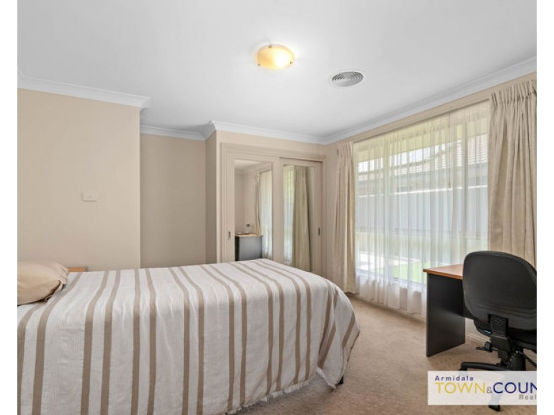 8 Rusden Court, Armidale NSW 2350