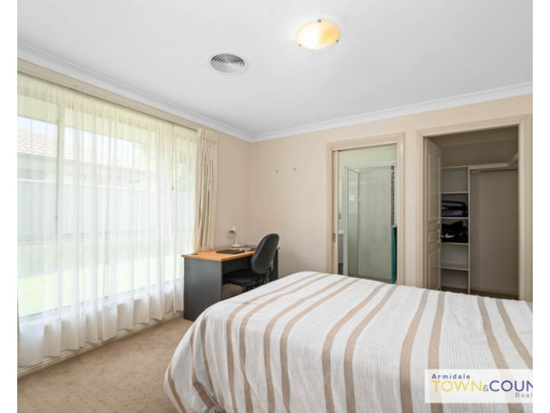 8 Rusden Court, Armidale NSW 2350