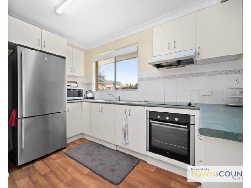 2 Kenalmac Avenue, Armidale NSW 2350