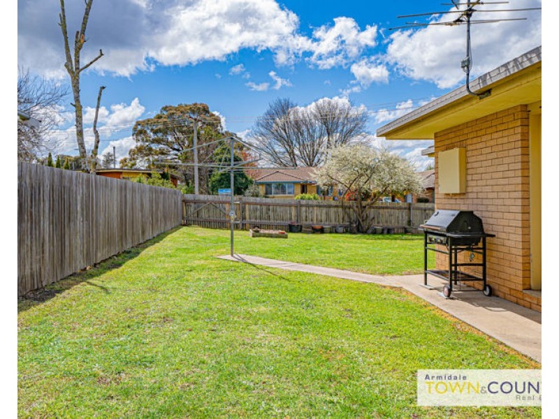 2 Kenalmac Avenue, Armidale NSW 2350