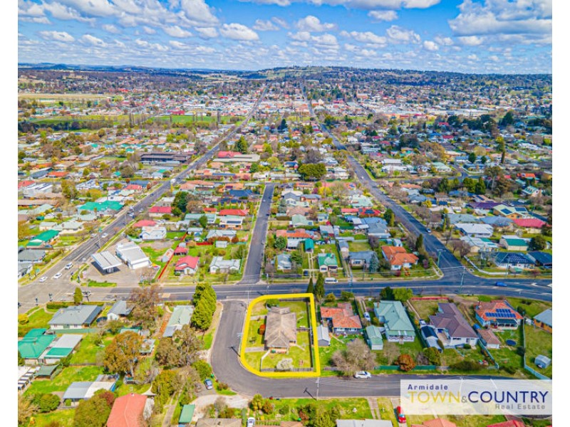 2 Kenalmac Avenue, Armidale NSW 2350