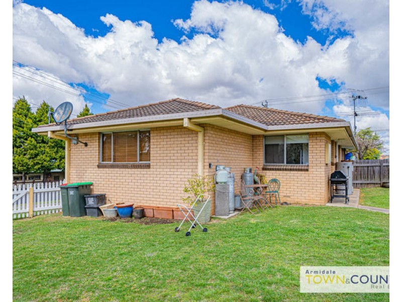 2 Kenalmac Avenue, Armidale NSW 2350
