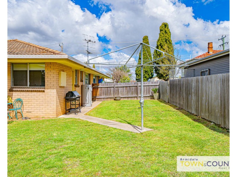 2 Kenalmac Avenue, Armidale NSW 2350