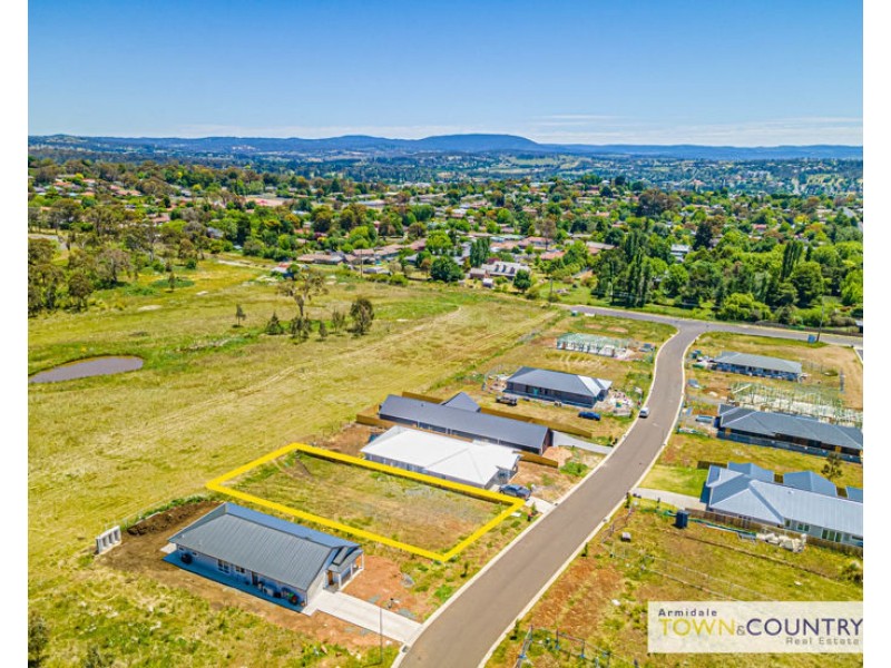 18 Melba Place, Armidale NSW 2350