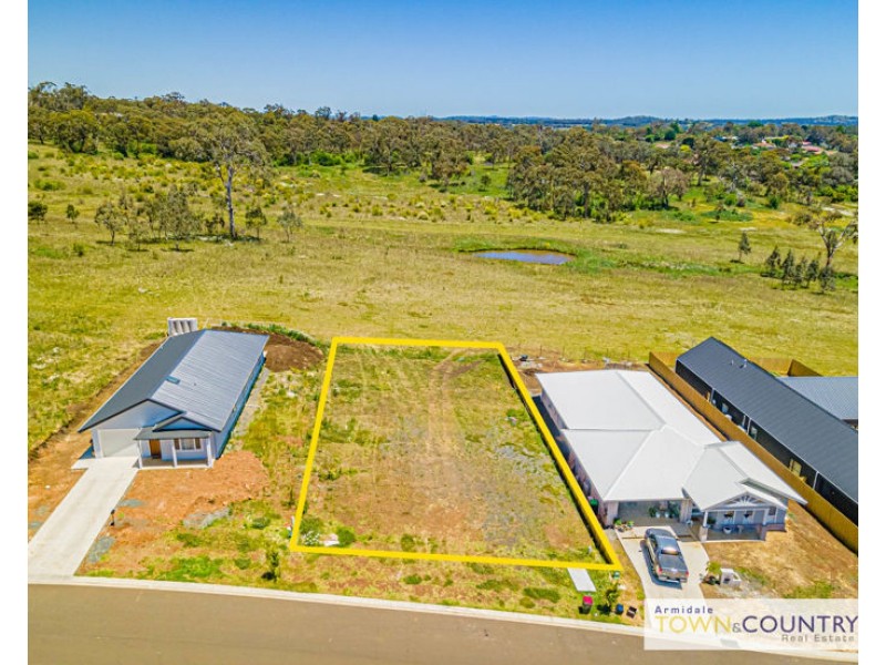 18 Melba Place, Armidale NSW 2350