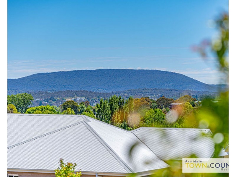 18 Melba Place, Armidale NSW 2350