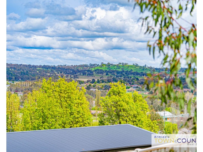 30 Golden Grove, Armidale NSW 2350
