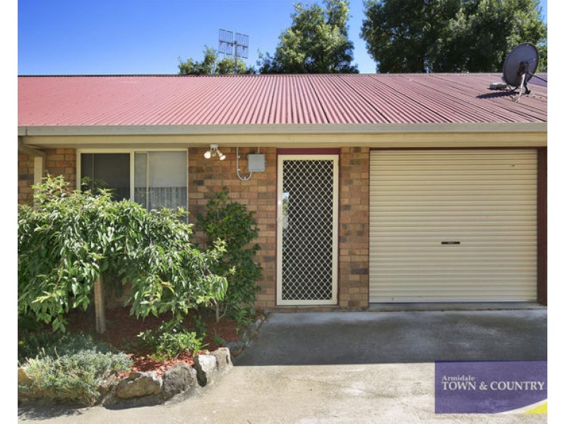 2/15 McShane Avenue, Armidale NSW 2350