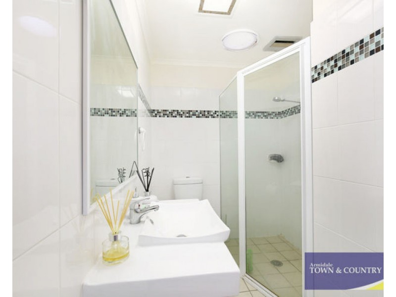 2/15 McShane Avenue, Armidale NSW 2350