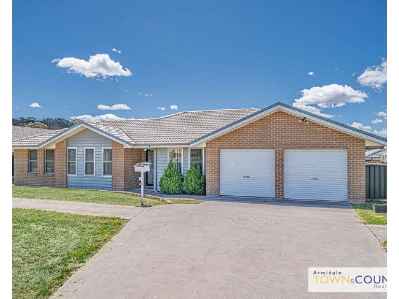 17 Kennedy Street, Armidale NSW 2350