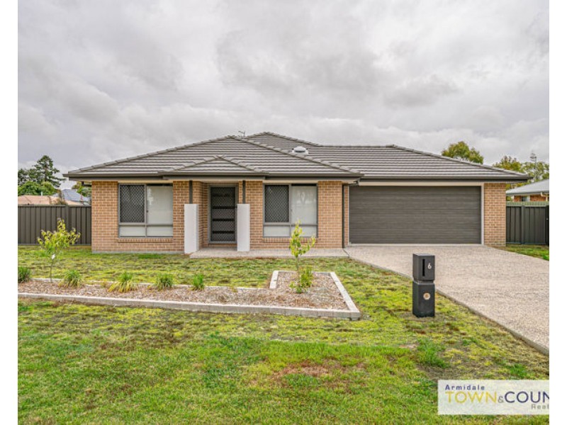 6 McCrossin Street, Uralla NSW 2358