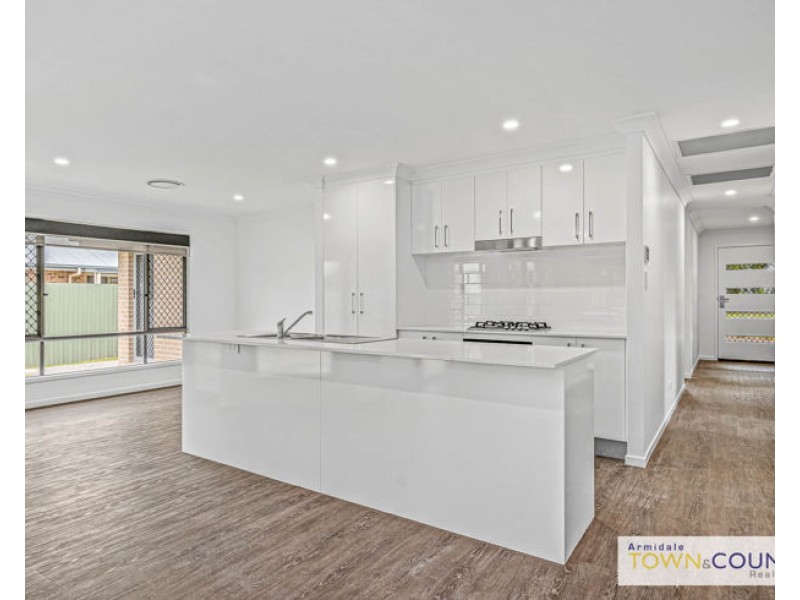 6 McCrossin Street, Uralla NSW 2358