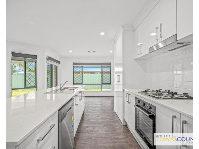 6 McCrossin Street, Uralla NSW 2358