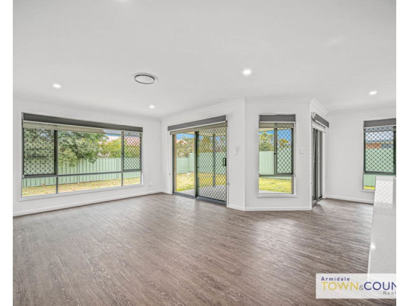 6 McCrossin Street, Uralla NSW 2358
