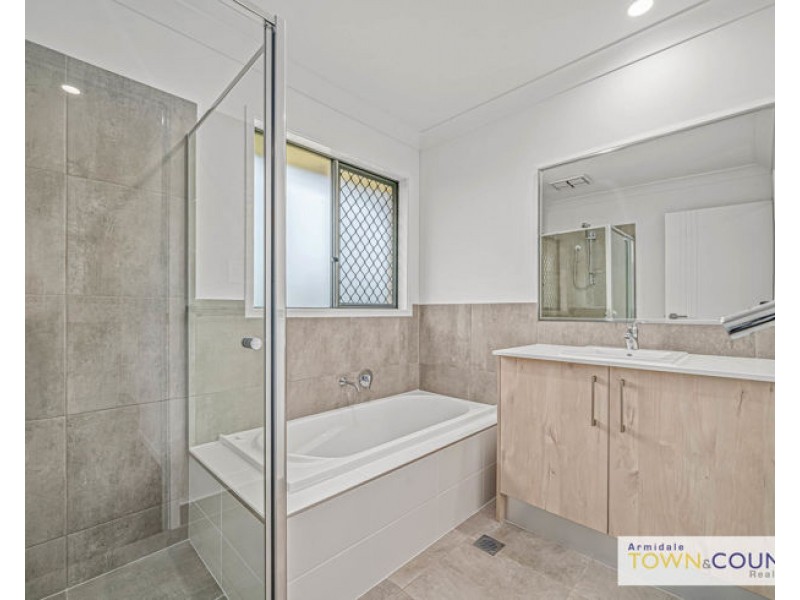 6 McCrossin Street, Uralla NSW 2358