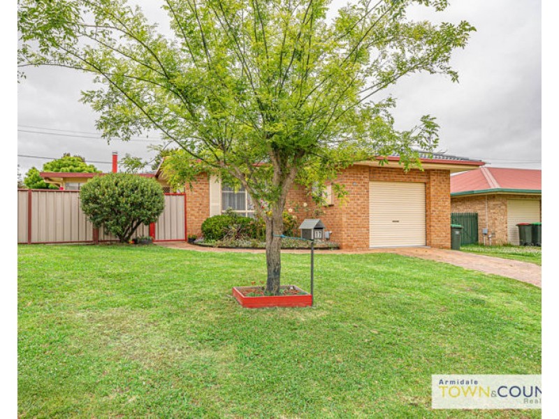 17 Ishbell Drive, Armidale NSW 2350
