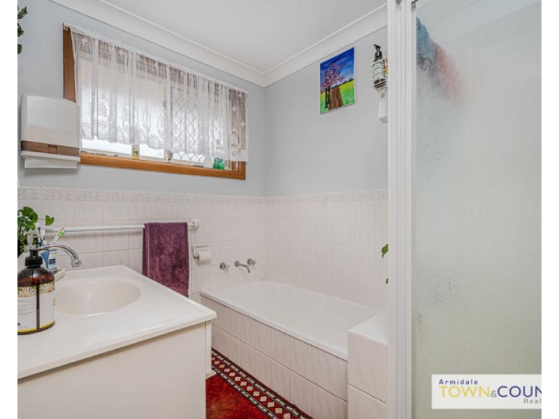 17 Ishbell Drive, Armidale NSW 2350