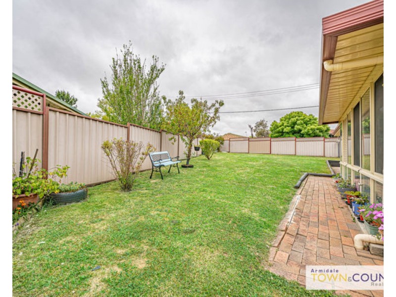 17 Ishbell Drive, Armidale NSW 2350