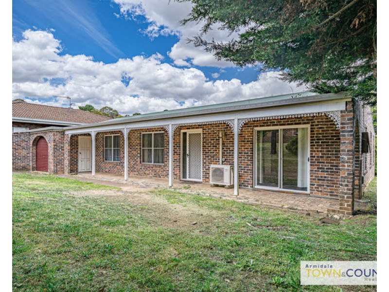 1 Stewart Crescent, Armidale NSW 2350