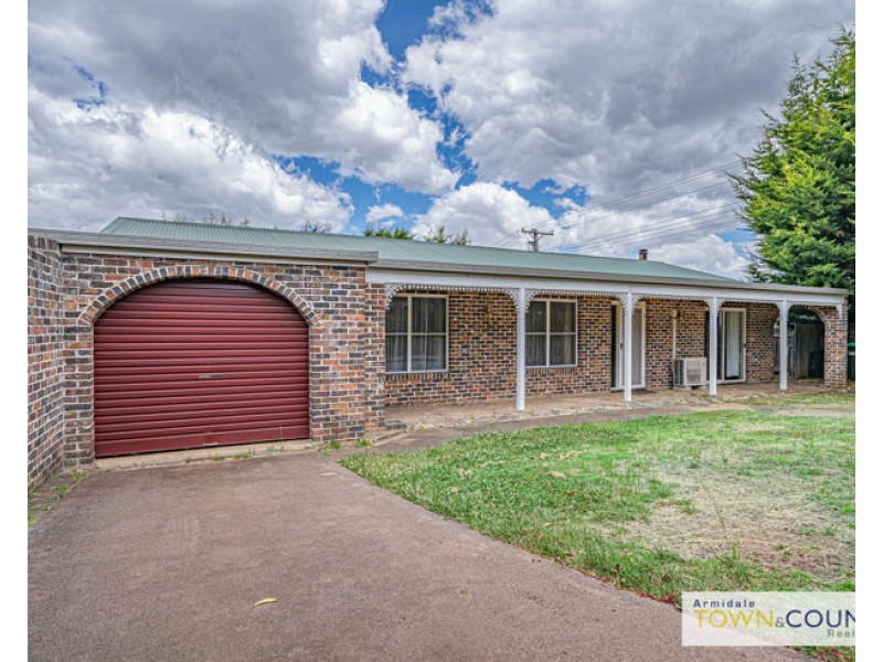 1 Stewart Crescent, Armidale NSW 2350
