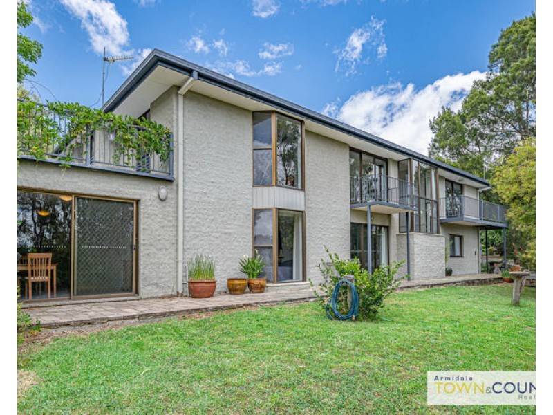 6 Bishop Crescent, Armidale NSW 2350