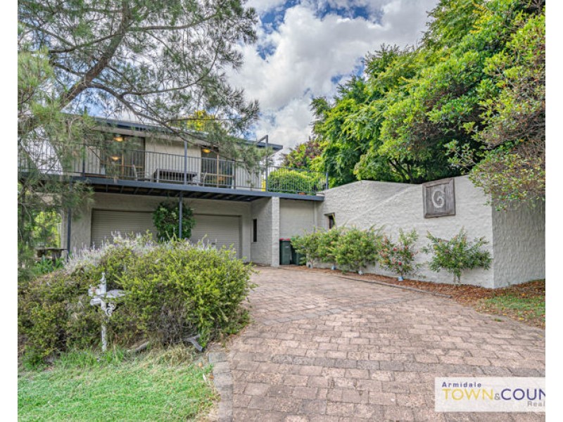 6 Bishop Crescent, Armidale NSW 2350
