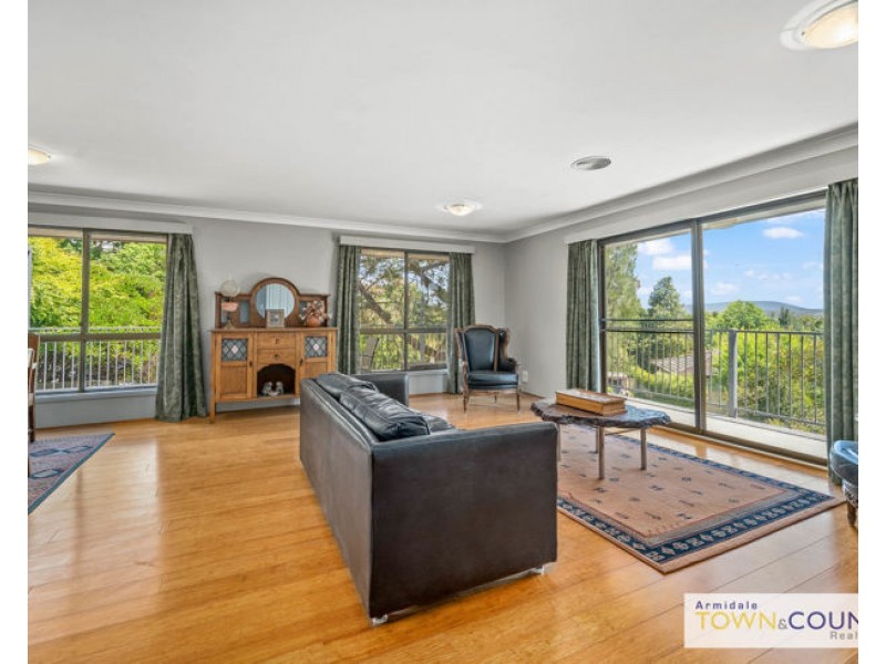 6 Bishop Crescent, Armidale NSW 2350