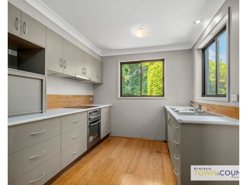 6 Bishop Crescent, Armidale NSW 2350