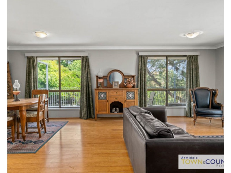 6 Bishop Crescent, Armidale NSW 2350