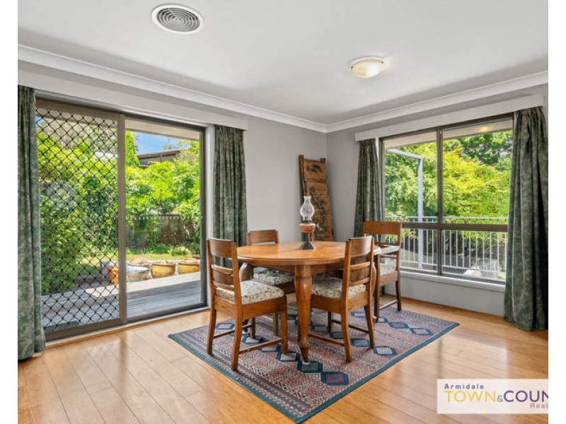 6 Bishop Crescent, Armidale NSW 2350