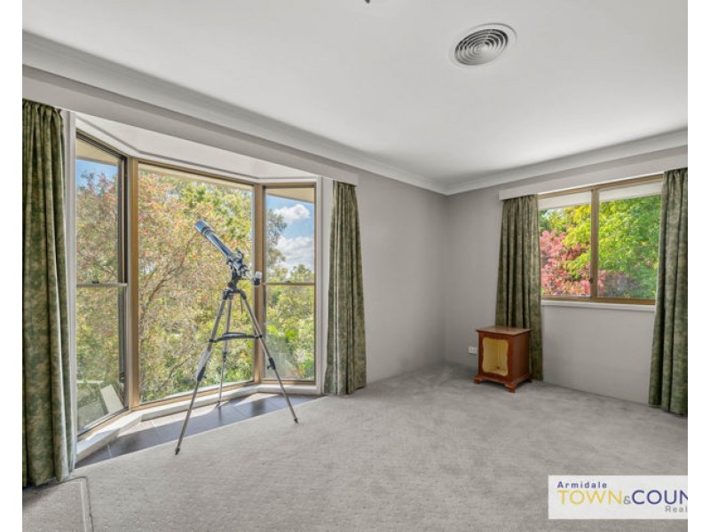 6 Bishop Crescent, Armidale NSW 2350