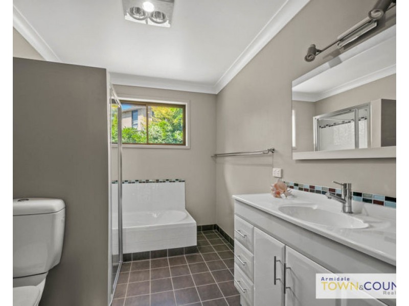 6 Bishop Crescent, Armidale NSW 2350