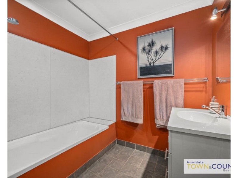 6 Bishop Crescent, Armidale NSW 2350