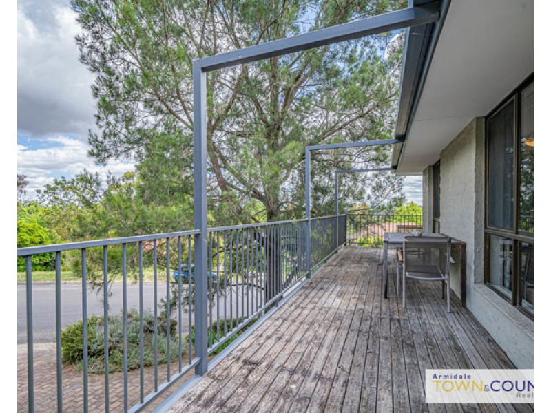 6 Bishop Crescent, Armidale NSW 2350