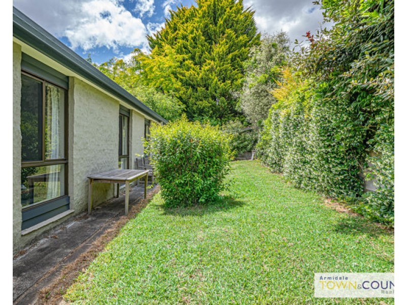 6 Bishop Crescent, Armidale NSW 2350
