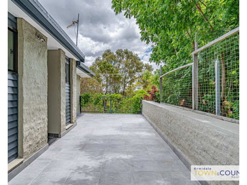 6 Bishop Crescent, Armidale NSW 2350