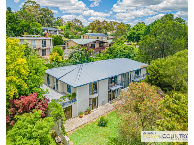 6 Bishop Crescent, Armidale NSW 2350