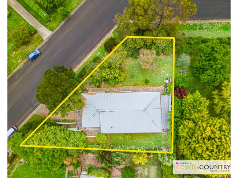 6 Bishop Crescent, Armidale NSW 2350