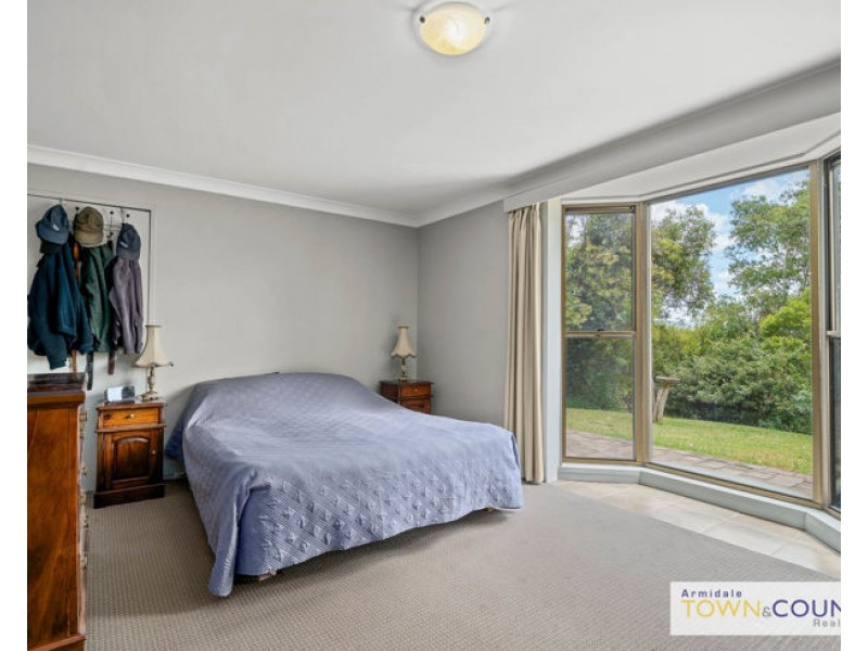 6 Bishop Crescent, Armidale NSW 2350